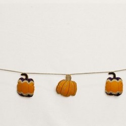 Halloween-themed garland 