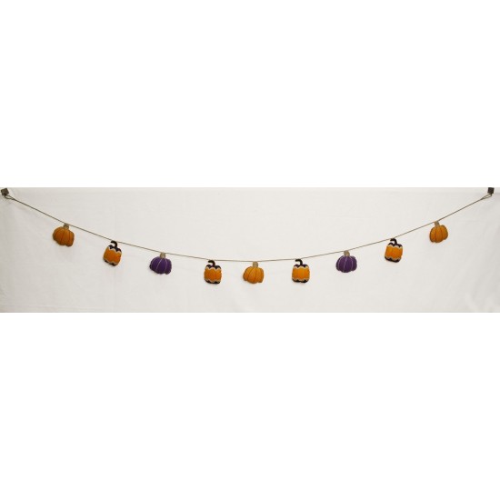 Halloween-themed garland 