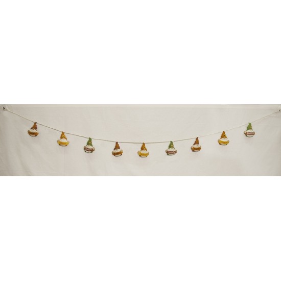 harvest-themed garland